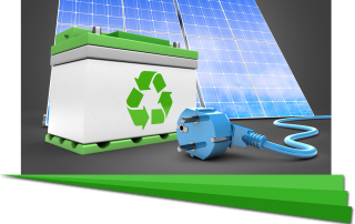Solar-Batterie mit Stromkabel und Panel im Hintergrund